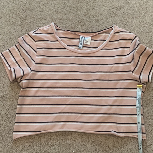 Pink black and white striped crop top - Picture 2 of 3